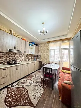 Satılır 2 otaqlı mənzil 83 m²