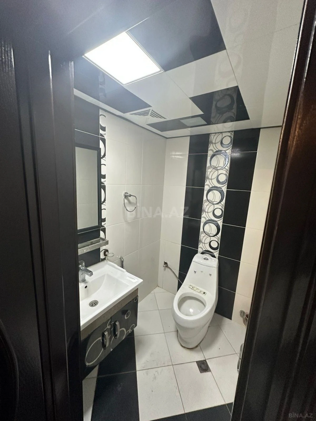 Kirayə verilir 4 otaqlı mənzil 140 m²