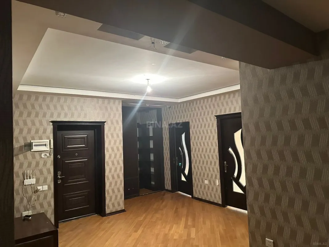 Kirayə verilir 4 otaqlı mənzil 140 m²