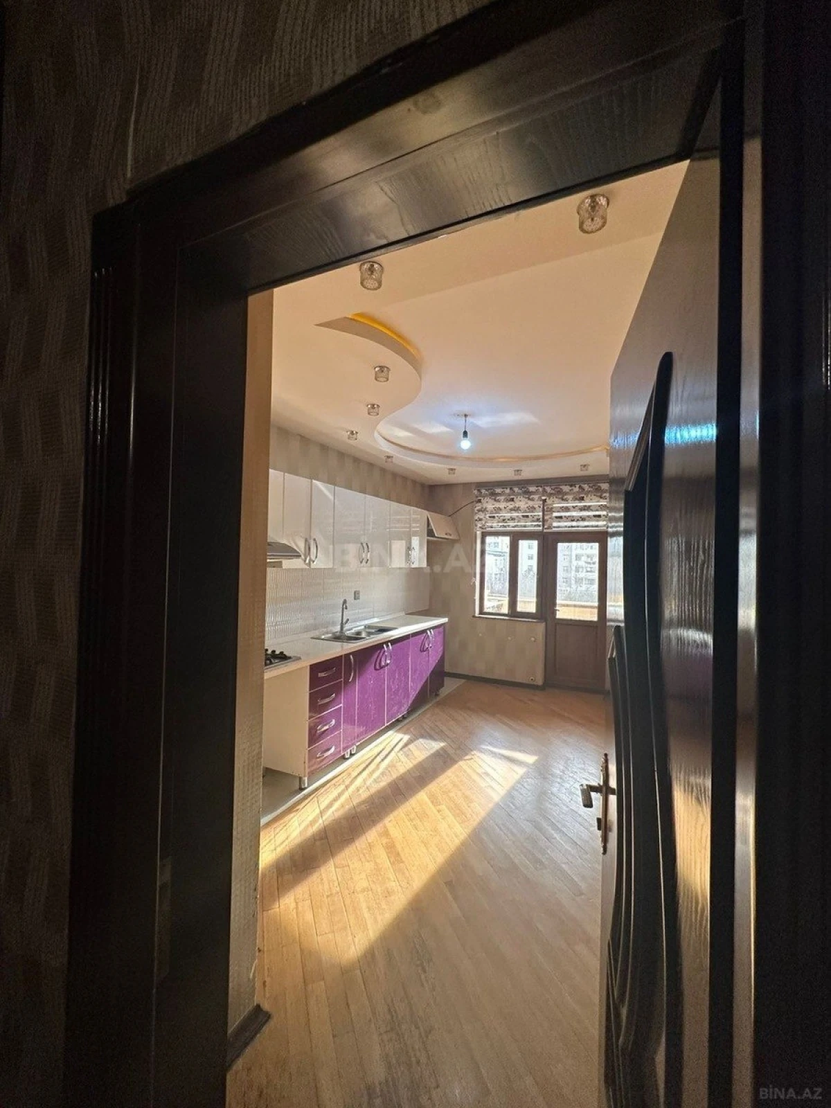 Kirayə verilir 4 otaqlı mənzil 140 m²