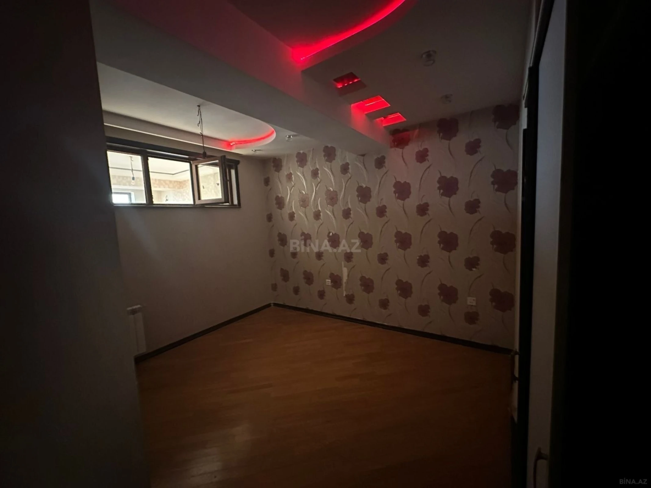 Kirayə verilir 4 otaqlı mənzil 140 m²