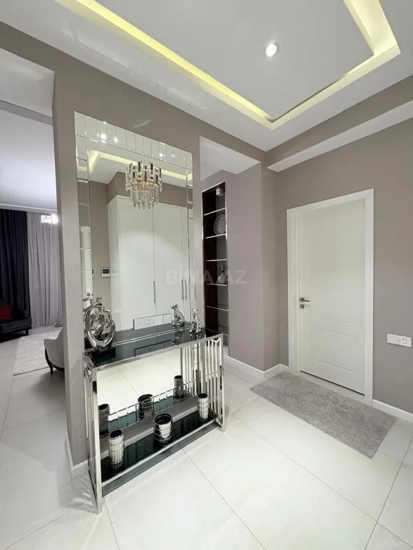 Kirayə verilir 3 otaqlı mənzil 130 m²