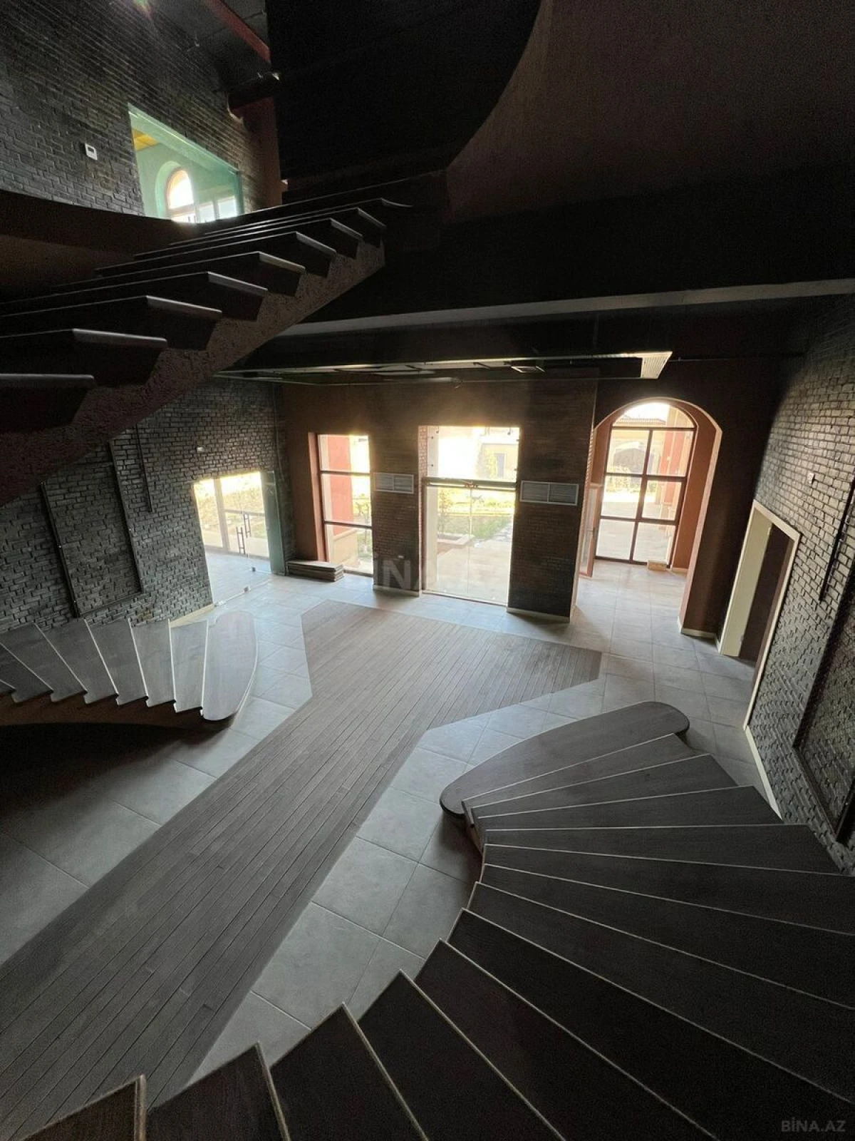 Satılır 10 otaqlı həyət evi 898.8 m²