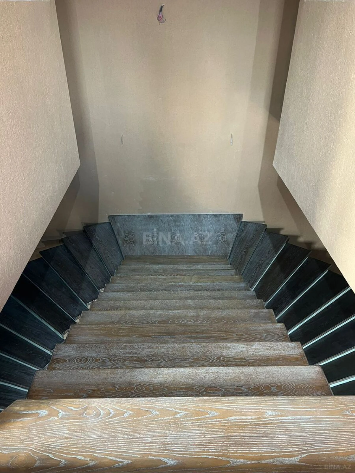 Satılır 10 otaqlı həyət evi 898.8 m²