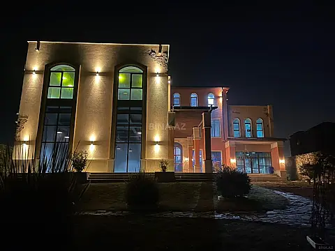 Satılır 10 otaqlı həyət evi 898.8 m²