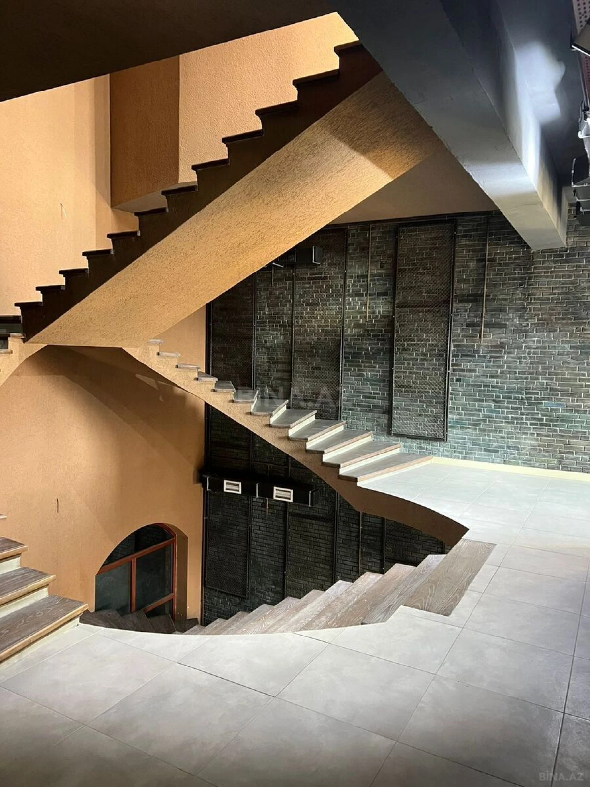 Satılır 10 otaqlı həyət evi 898.8 m²