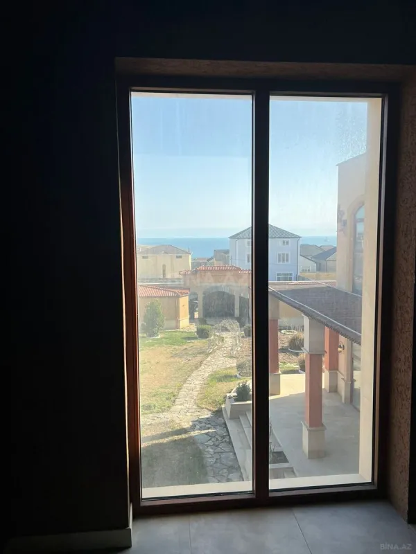 Satılır 10 otaqlı həyət evi 898.8 m²