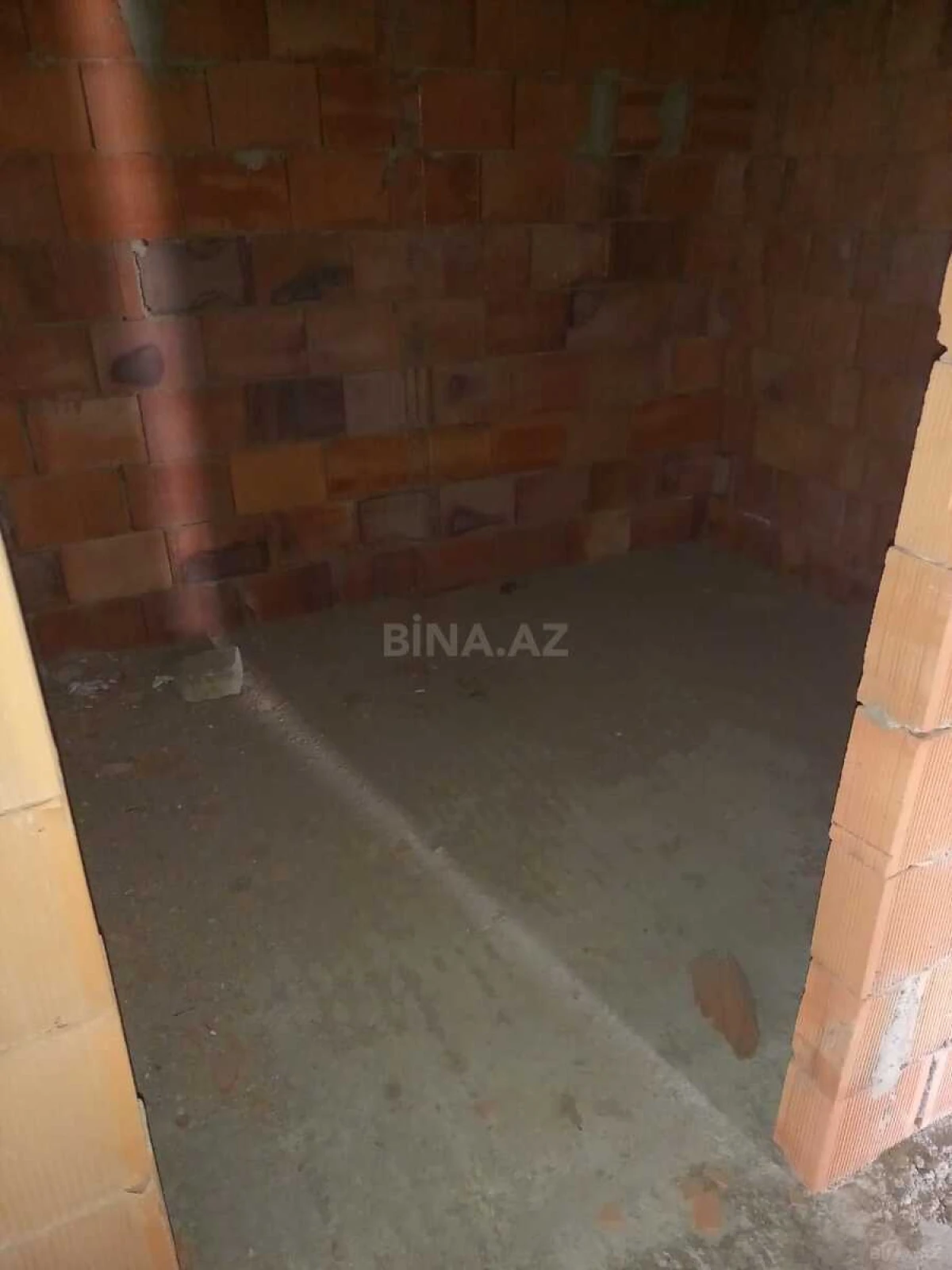 Satılır 3 otaqlı mənzil 135 m²