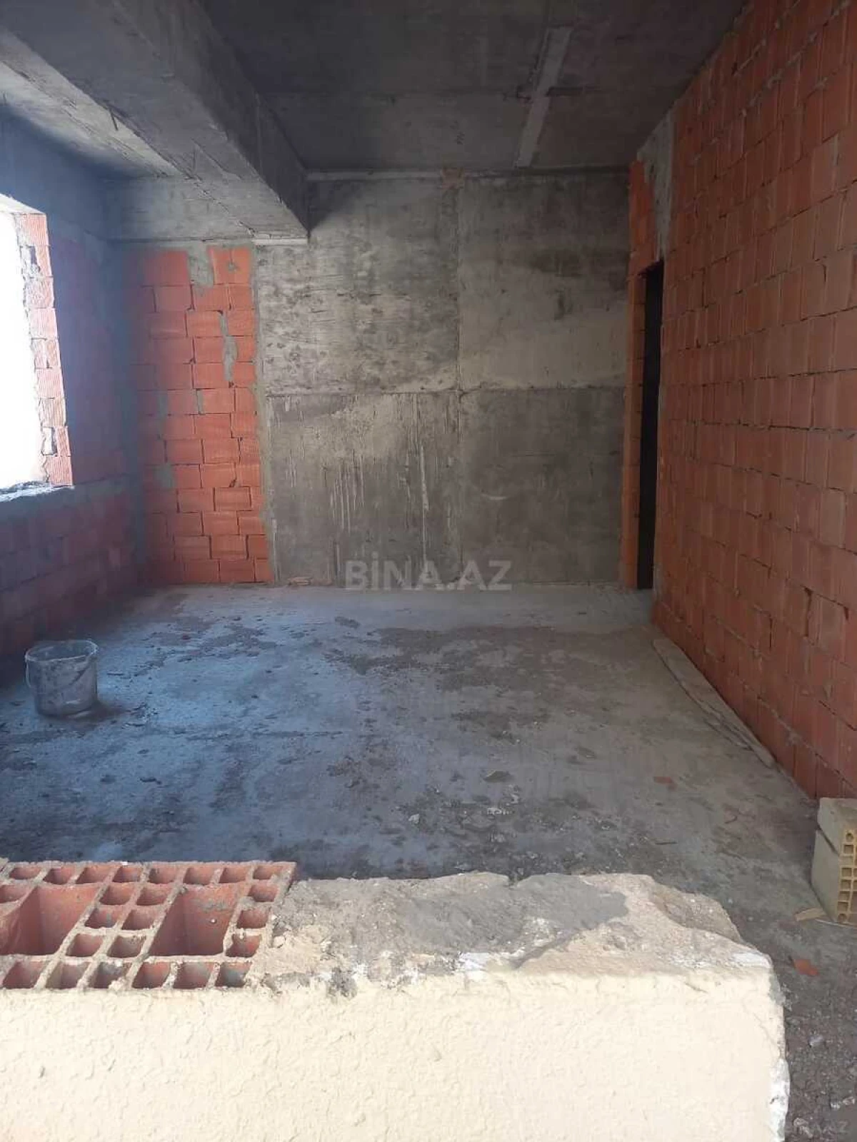 Satılır 3 otaqlı mənzil 135 m²