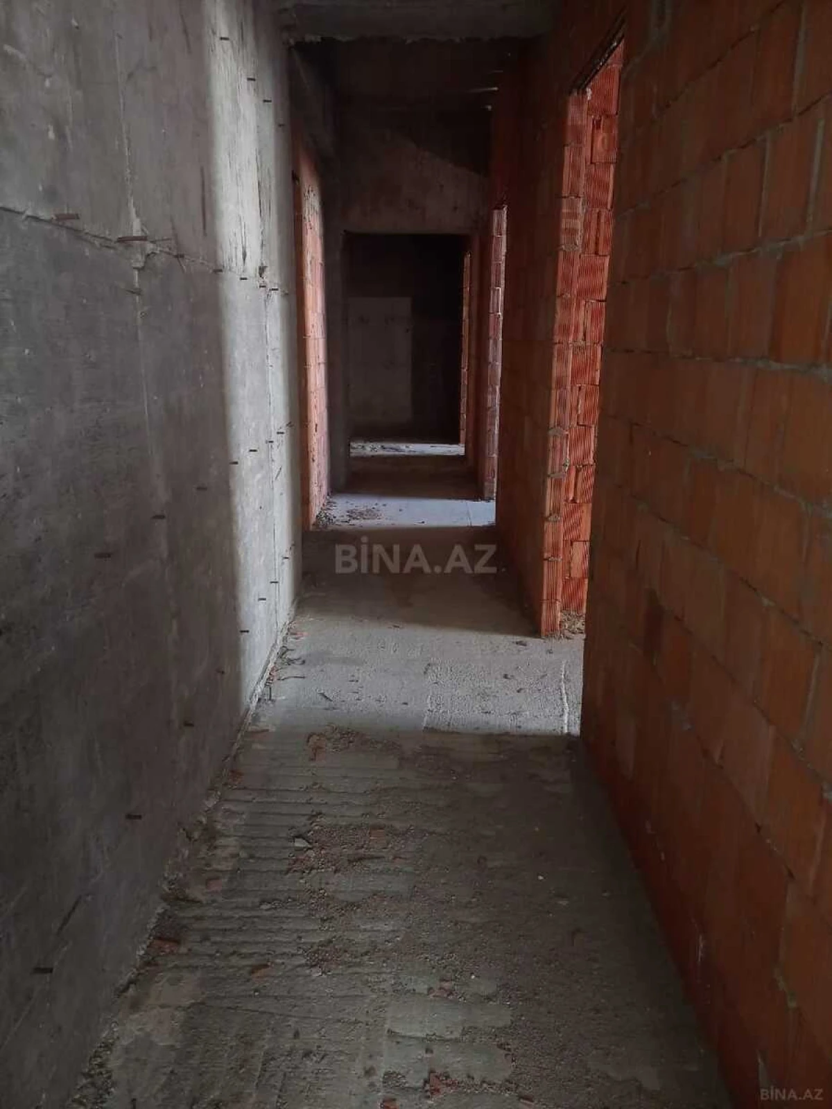 Satılır 3 otaqlı mənzil 135 m²