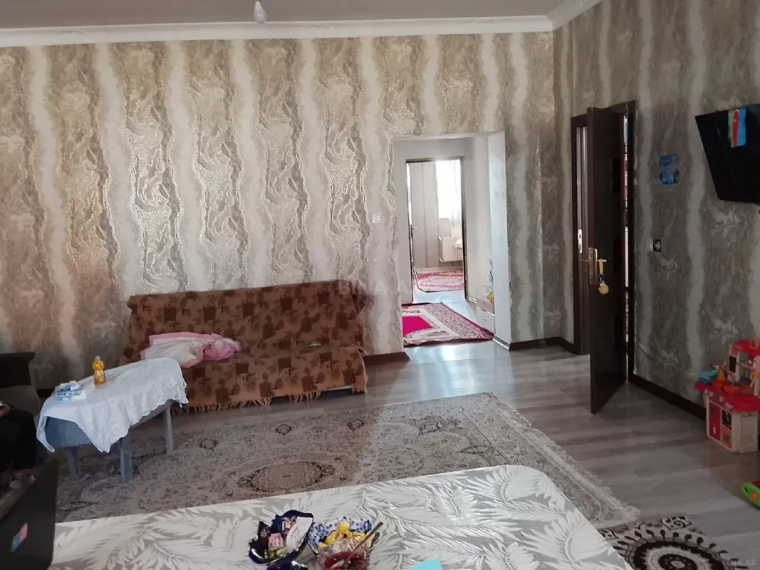 Satılır 9 otaqlı həyət evi 260 m²