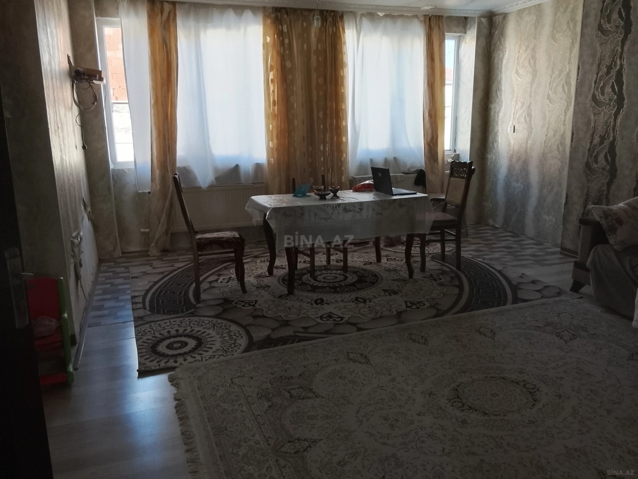 Satılır 9 otaqlı həyət evi 260 m²