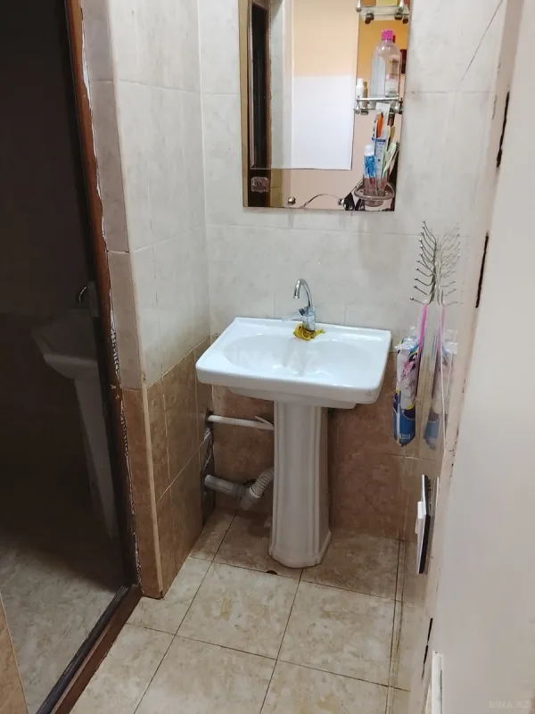 Satılır 9 otaqlı həyət evi 260 m²