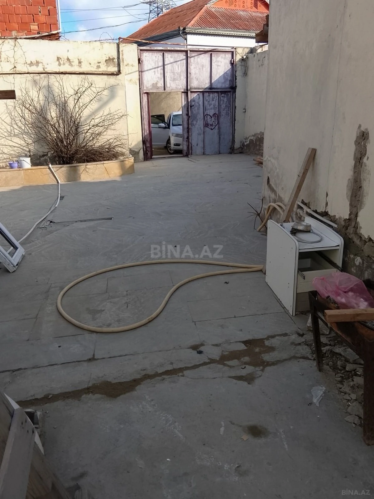 Satılır 9 otaqlı həyət evi 260 m²