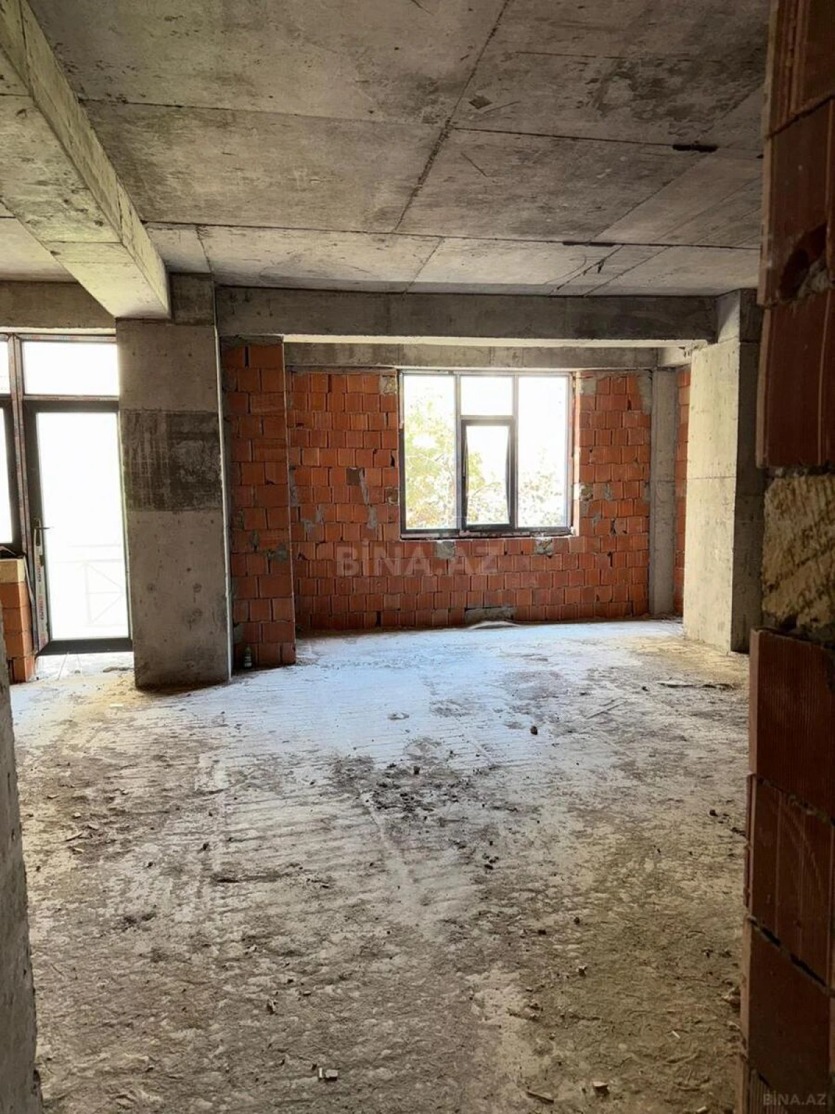 Satılır 3 otaqlı mənzil 160 m²