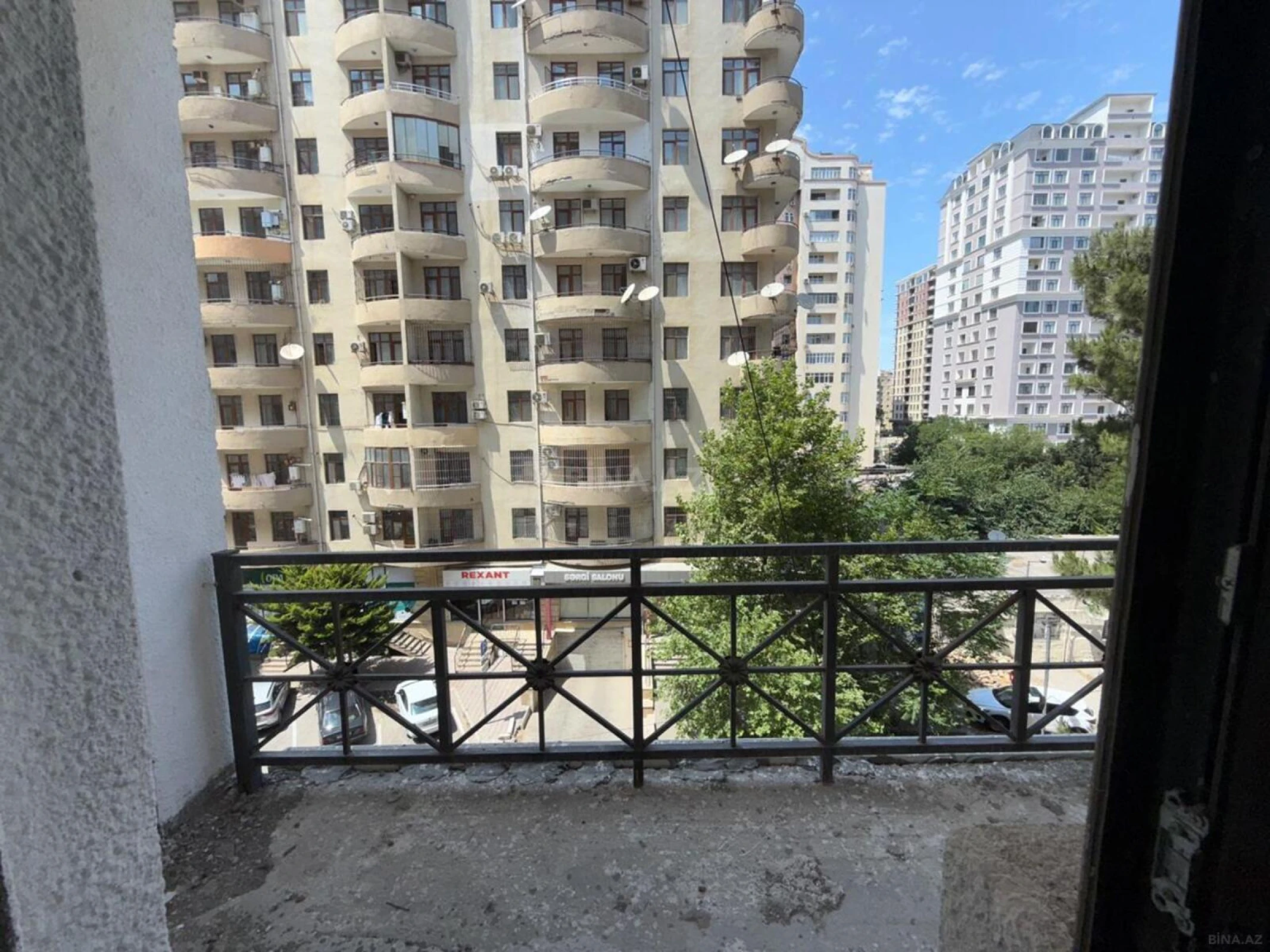 Satılır 3 otaqlı mənzil 160 m²