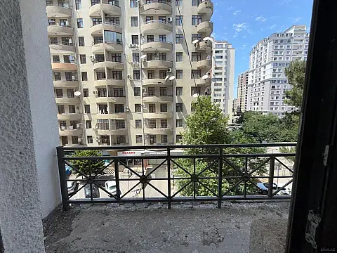 Satılır 3 otaqlı mənzil 160 m²