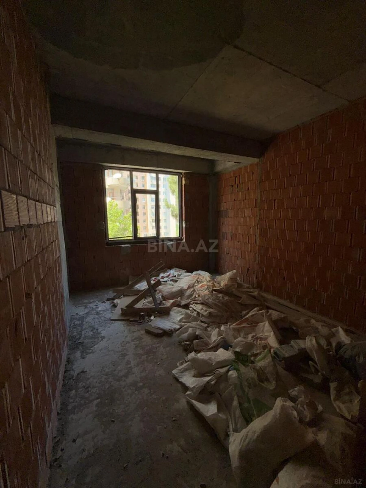 Satılır 3 otaqlı mənzil 160 m²