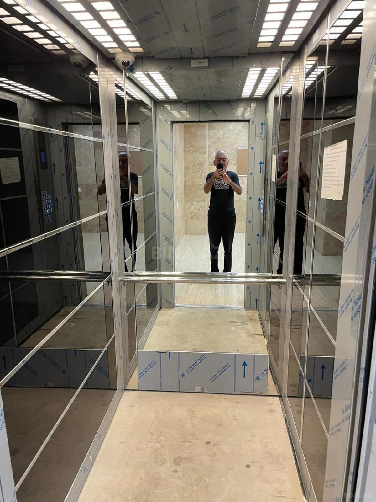 Satılır 2 otaqlı mənzil 76 m²