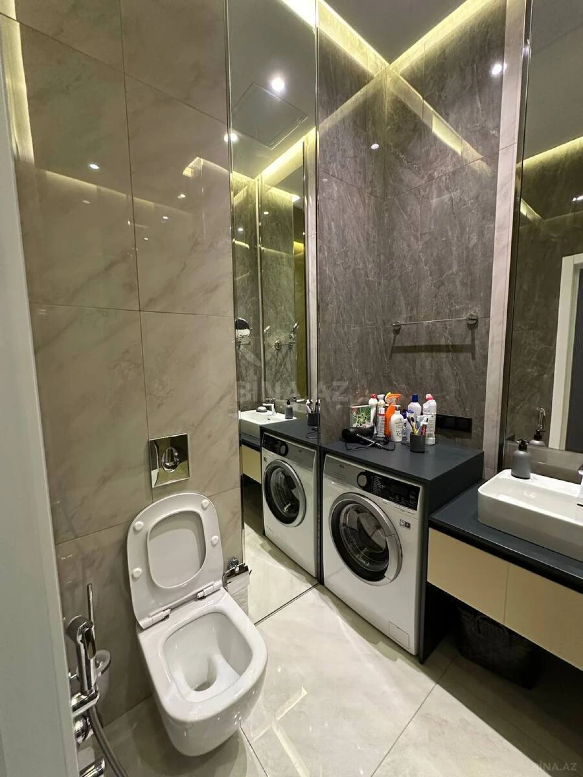 Satılır 2 otaqlı mənzil 63 m²
