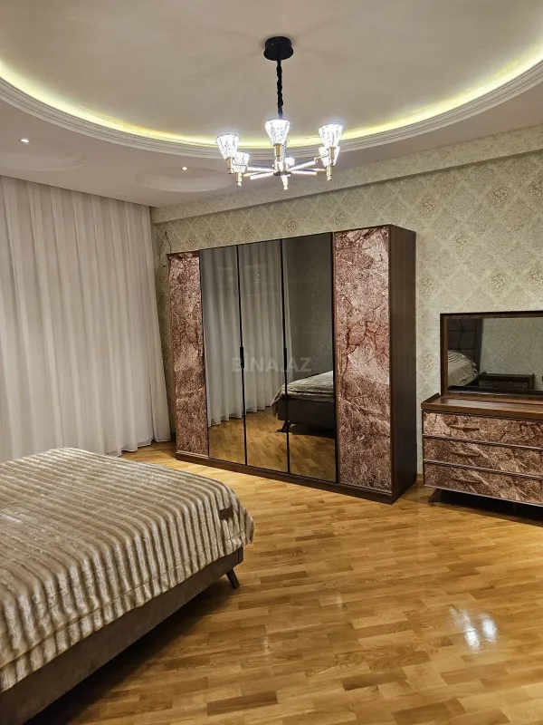 Satılır 3 otaqlı mənzil 137 m²