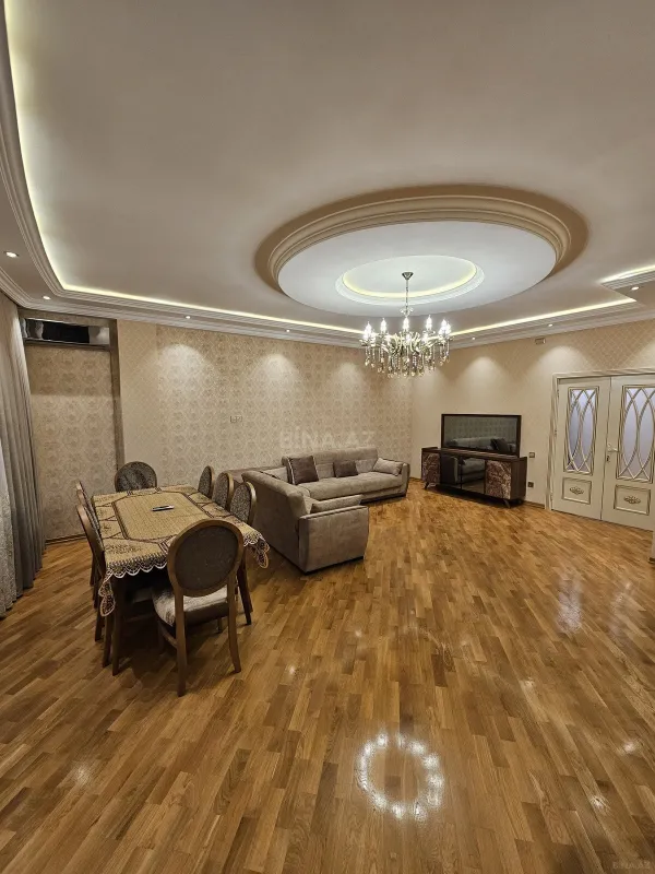 Satılır 3 otaqlı mənzil 137 m²