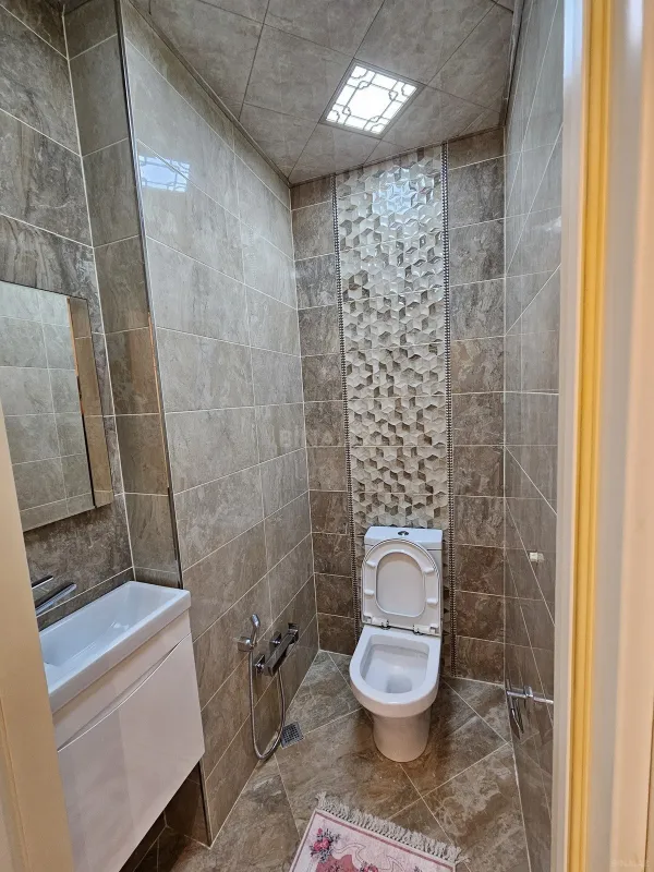 Satılır 3 otaqlı mənzil 137 m²