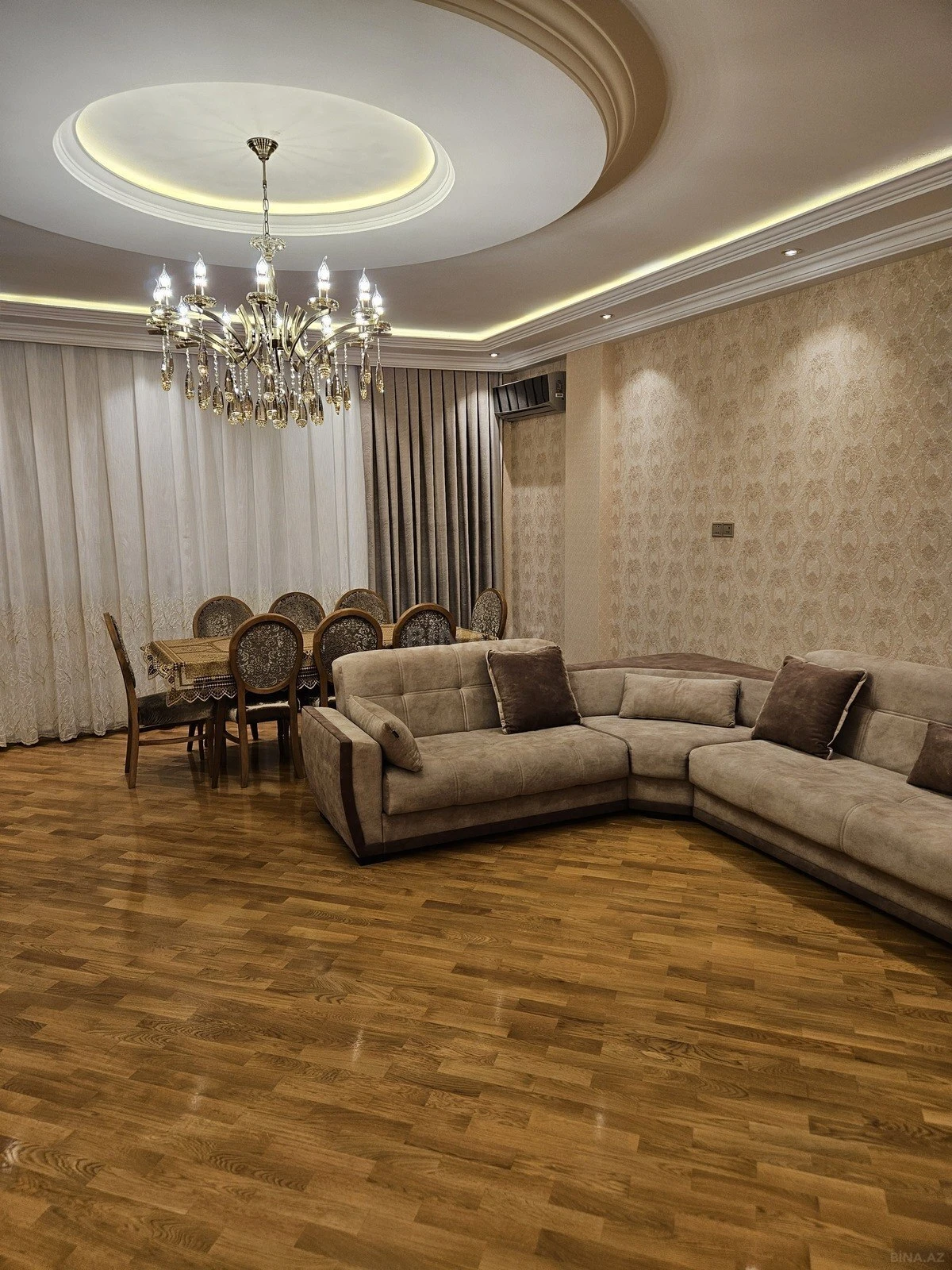 Satılır 3 otaqlı mənzil 137 m²