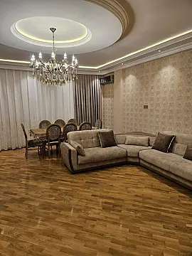 Satılır 3 otaqlı mənzil 137 m²