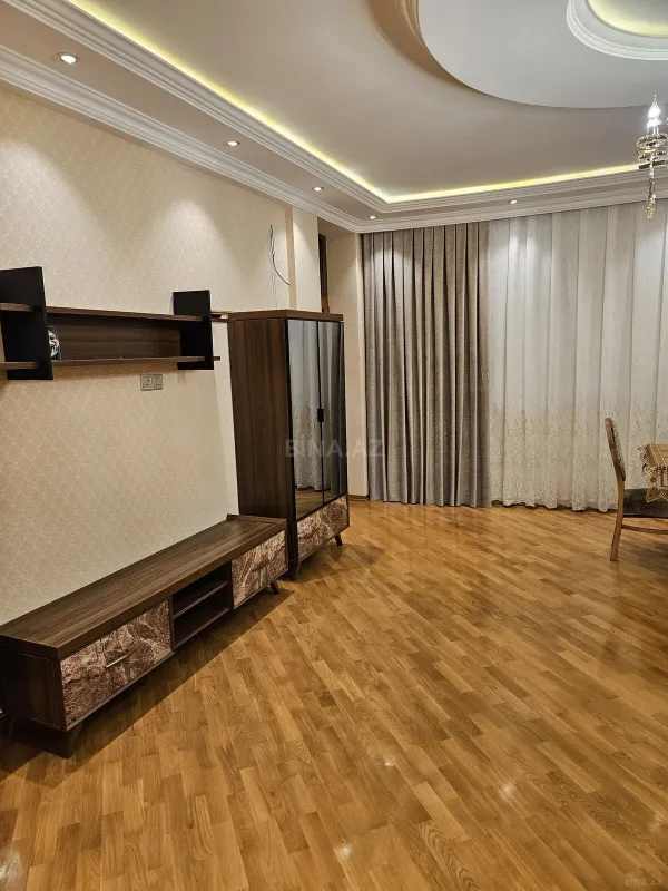 Satılır 3 otaqlı mənzil 137 m²
