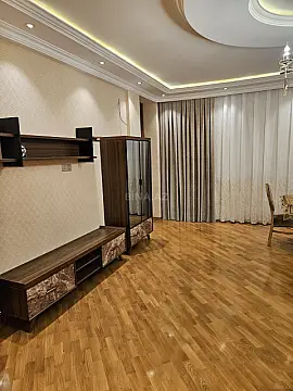 Satılır 3 otaqlı mənzil 137 m²