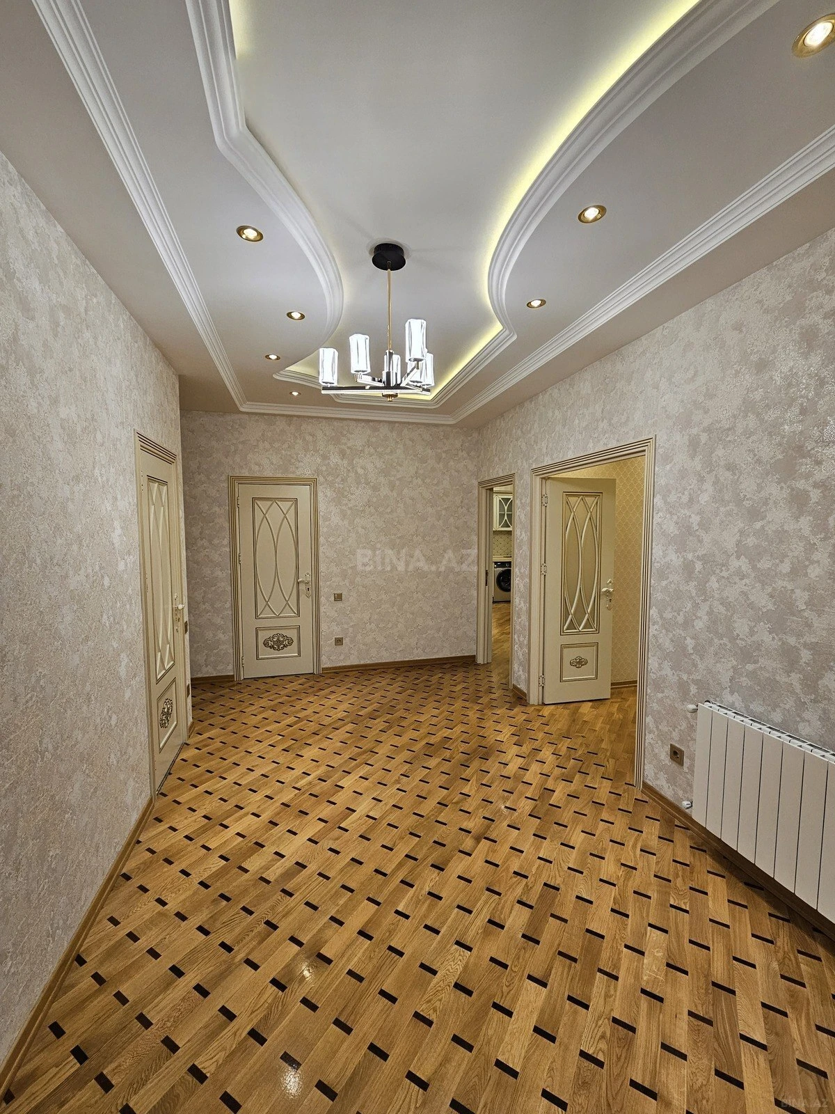 Satılır 3 otaqlı mənzil 137 m²