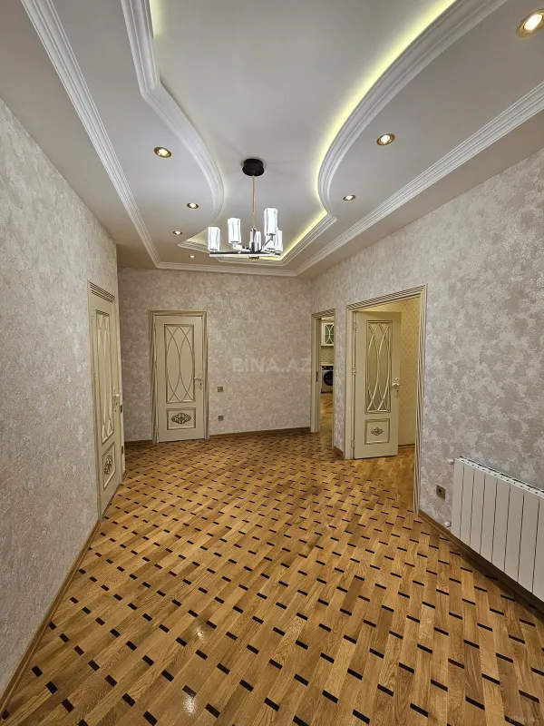 Satılır 3 otaqlı mənzil 137 m²