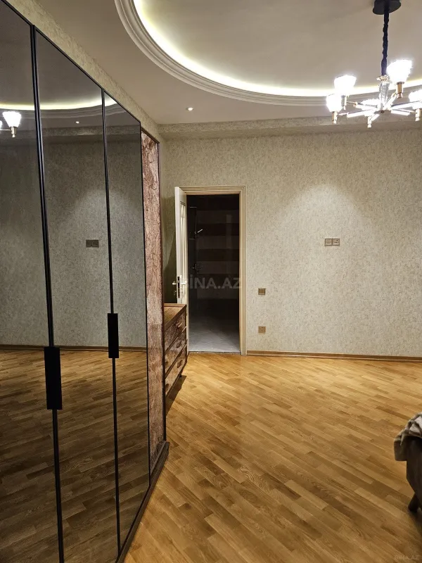 Satılır 3 otaqlı mənzil 137 m²