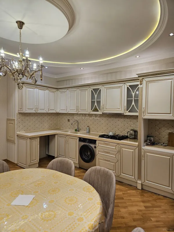 Satılır 3 otaqlı mənzil 137 m²