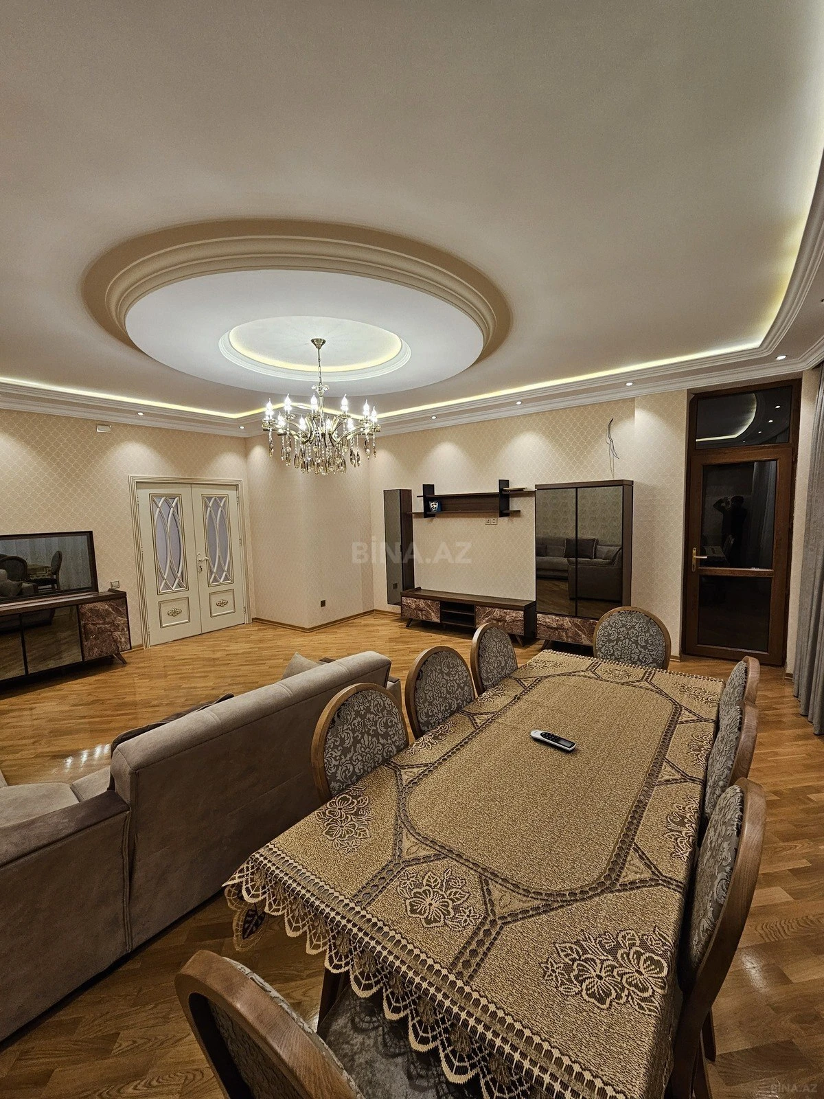 Satılır 3 otaqlı mənzil 137 m²