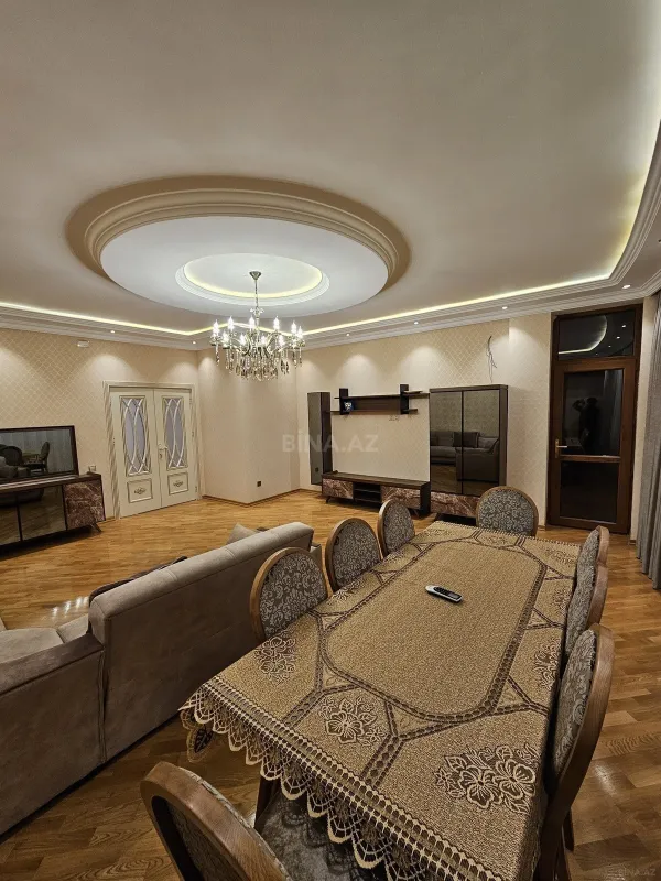 Satılır 3 otaqlı mənzil 137 m²