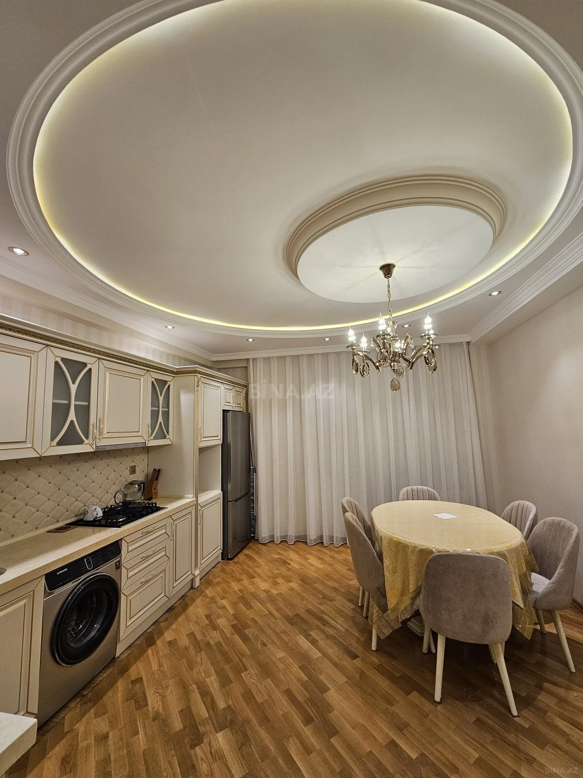 Satılır 3 otaqlı mənzil 137 m²