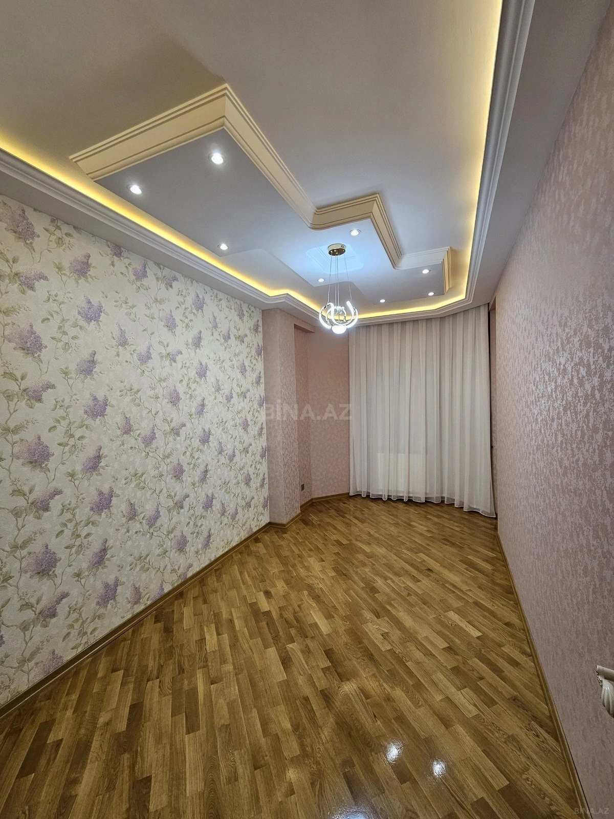 Satılır 3 otaqlı mənzil 137 m²