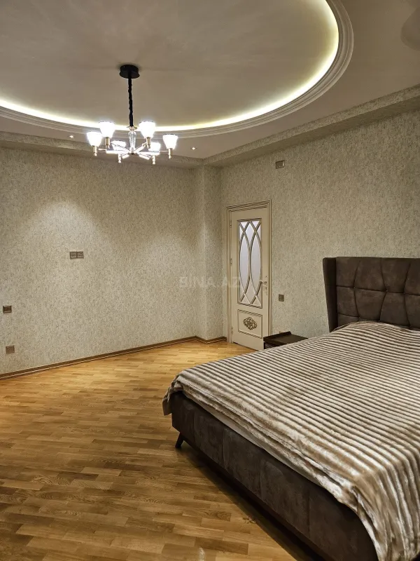 Satılır 3 otaqlı mənzil 137 m²