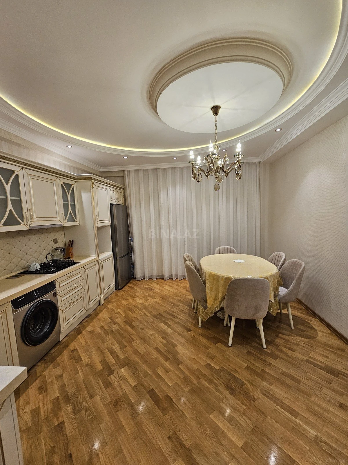 Satılır 3 otaqlı mənzil 137 m²
