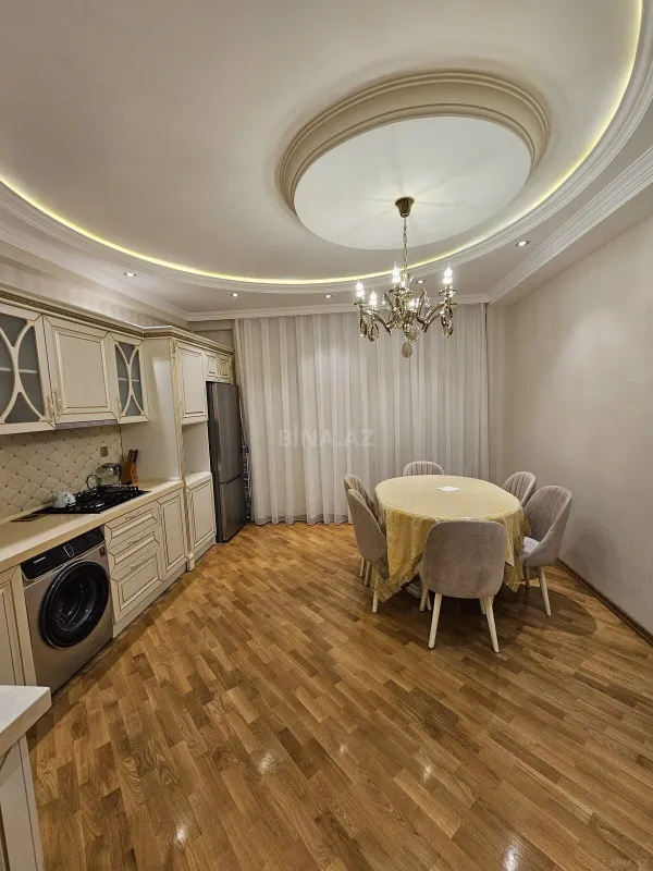 Satılır 3 otaqlı mənzil 137 m²