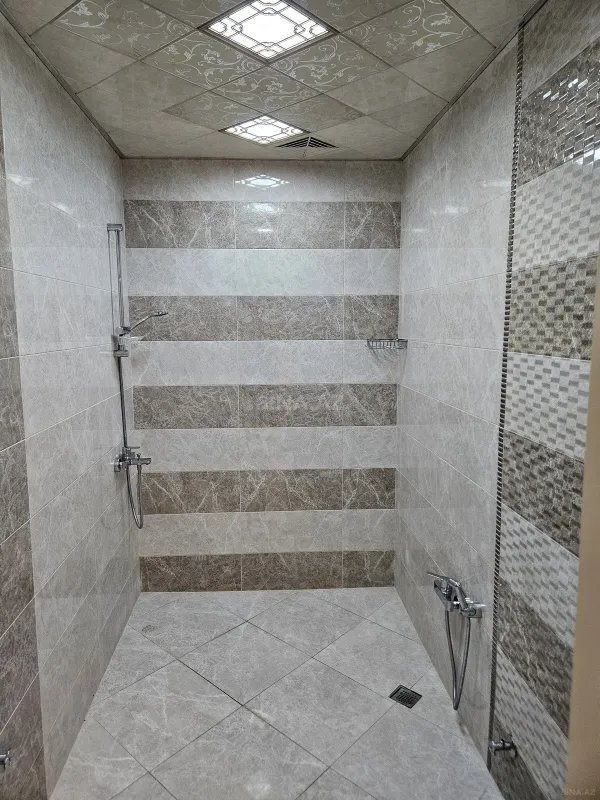 Satılır 3 otaqlı mənzil 137 m²