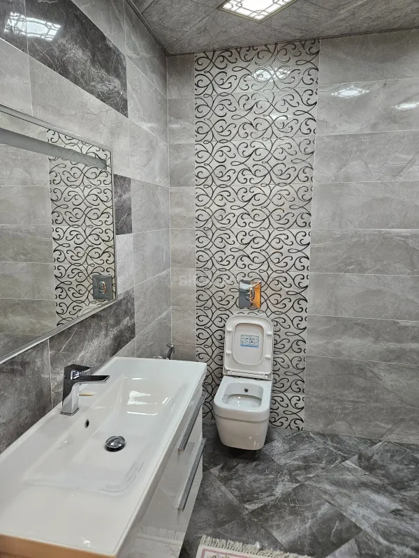Satılır 3 otaqlı mənzil 137 m²