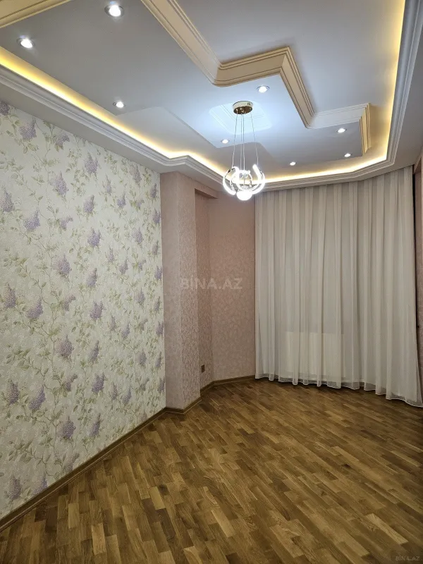 Satılır 3 otaqlı mənzil 137 m²