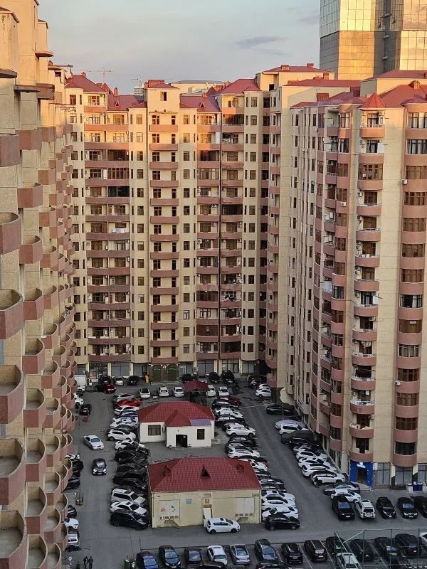 Satılır 3 otaqlı mənzil 137 m²