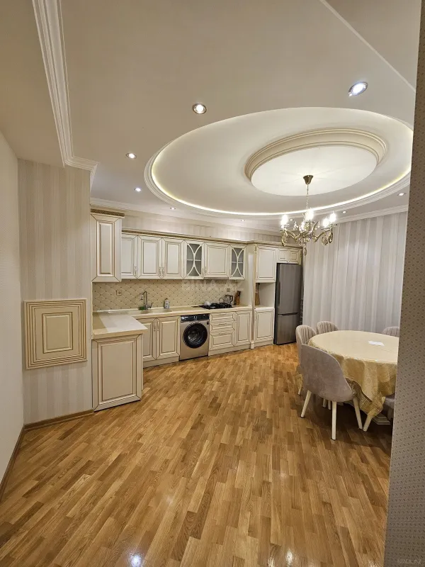 Satılır 3 otaqlı mənzil 137 m²