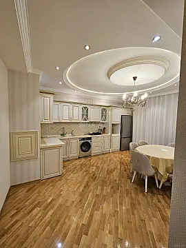 Satılır 3 otaqlı mənzil 137 m²