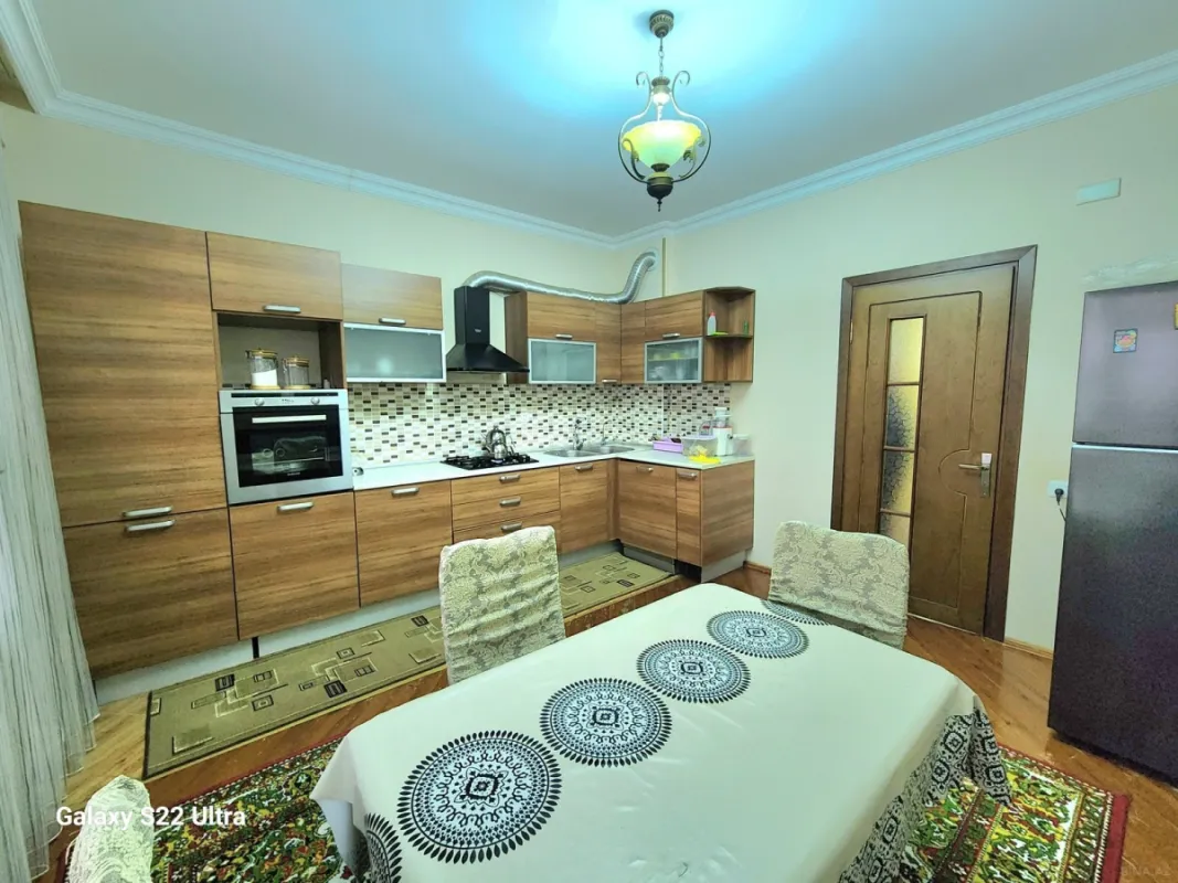 Satılır 3 otaqlı mənzil 142 m²