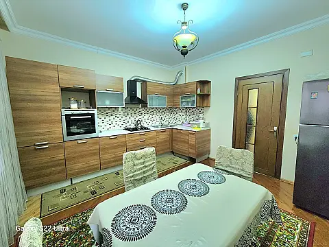 Satılır 3 otaqlı mənzil 142 m²